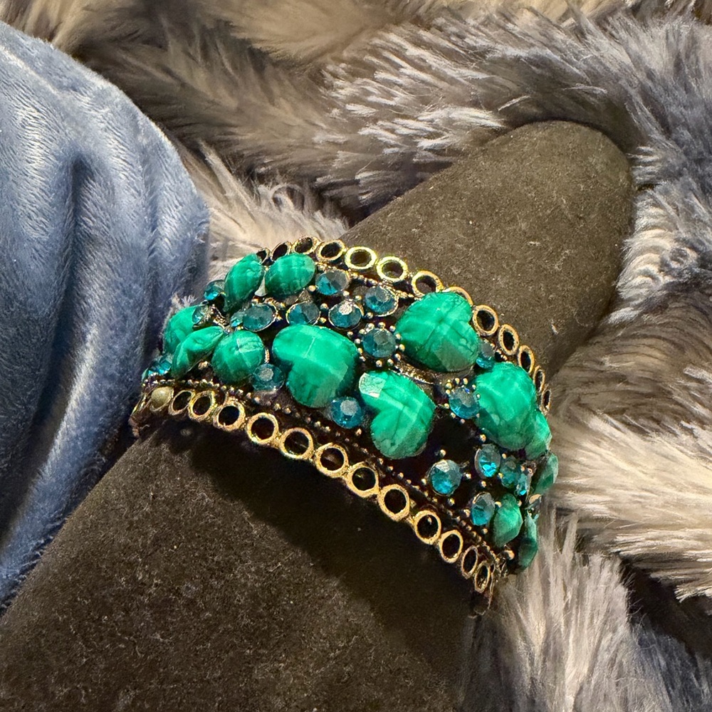Antique Inspire Brass Tone Capri Blue Rhinestone Hearts Gem Cuff  Bracelet - Picture 4 of 12